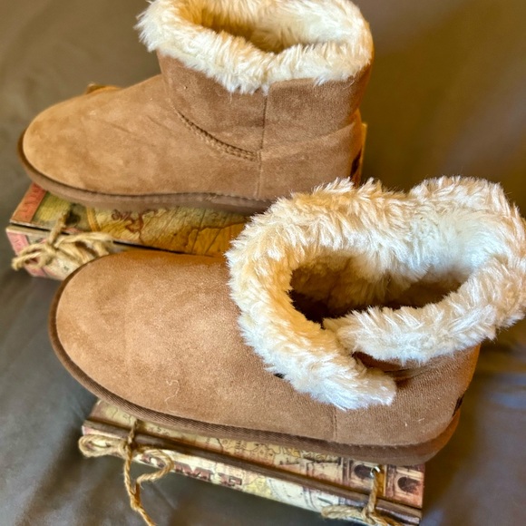 CLPP'LI Women's Single Button Mini Winter Boots - Picture 3 of 5